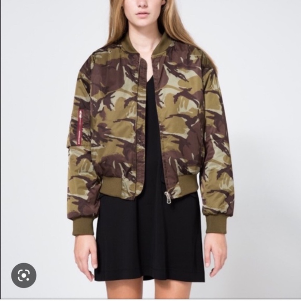 Ganni camo print bomber jacket size S, used in excellent condition - Picture 3 of 4